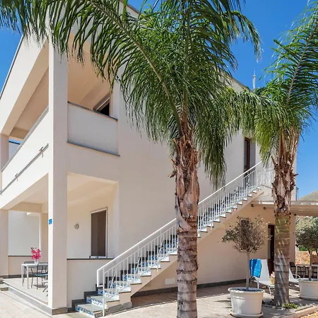 Loria بيت للعطل كاستيلوزو