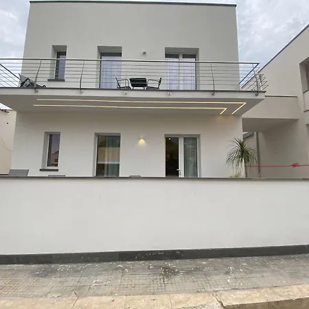 بيت للعطل Loria كاستيلوزو